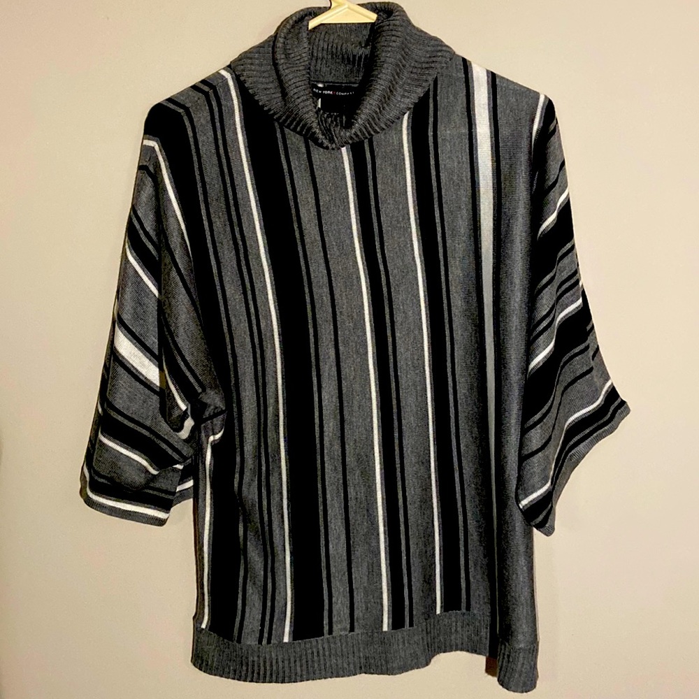 New York and Company Sweater, Size Large
